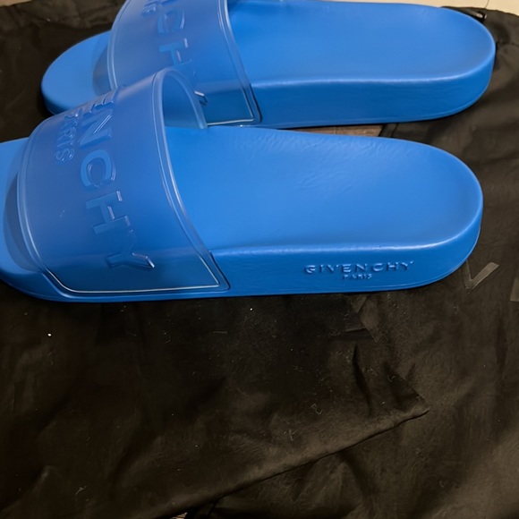 - Givenchy slides - Picture 4 of 5